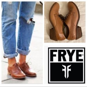 Frye Carson Oxford